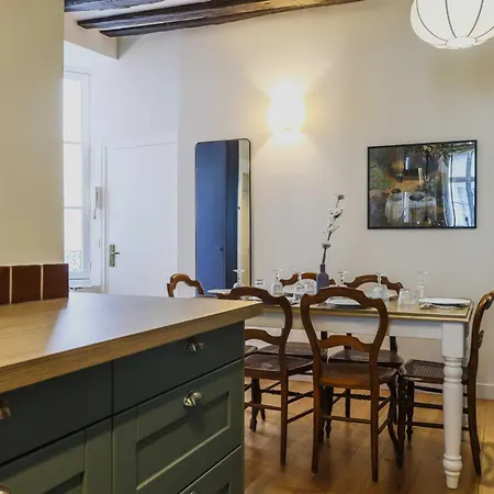 Moderne -2br-6p- Palais Royal Apartmán *